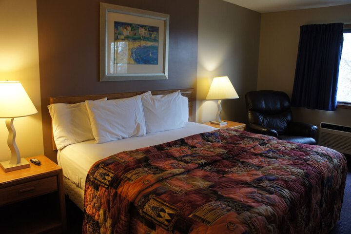 Standard | King Bed (2 of 20)