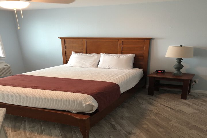Room 12 of 173