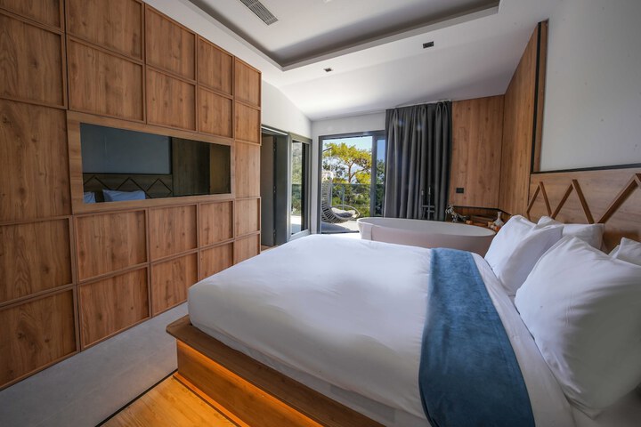 Room 17 of 155