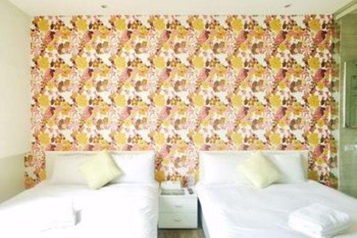 Room 10 of 24
