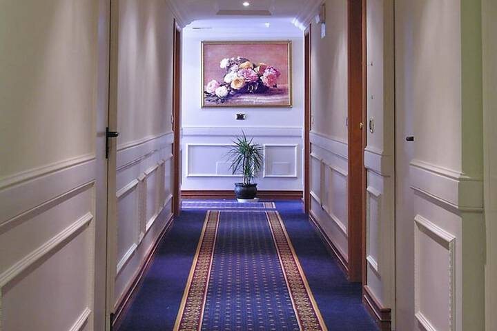 Ballroom/Hall 62 of 76