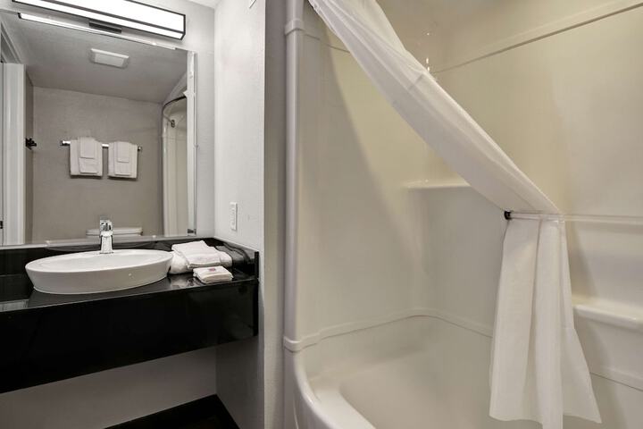 Room 18 of 28