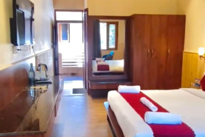 Room 12 of 16