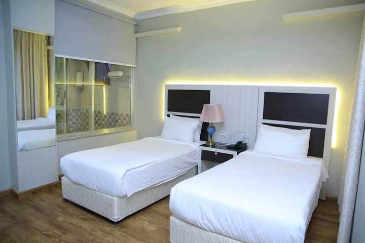 Room 10 of 20