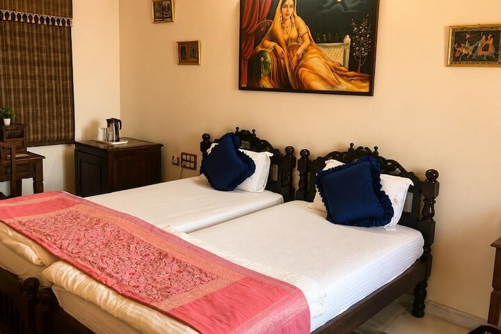 Room 17 of 46