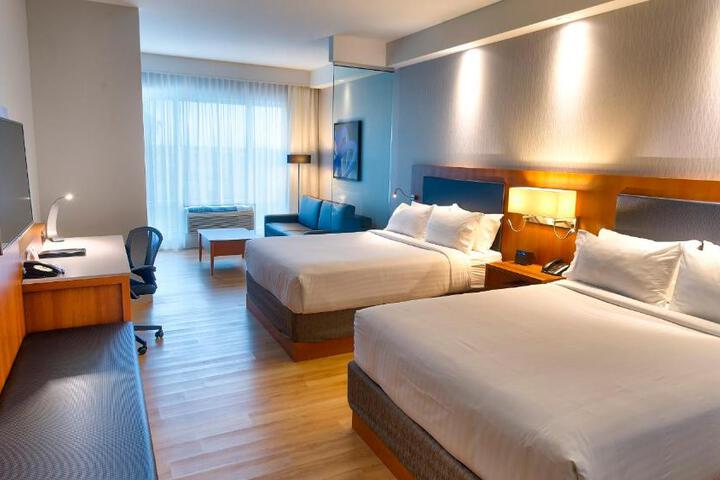 Standard Room, King or Two Doubles (2 of 2)