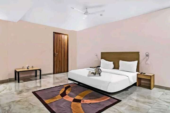 Room 6 of 9