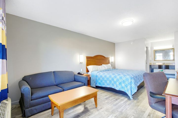 1 King Bed (2 of 7)