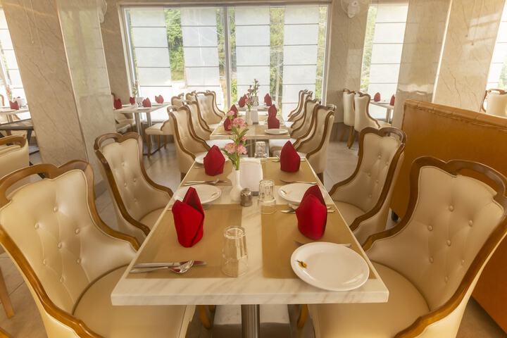 Dining 6 of 11