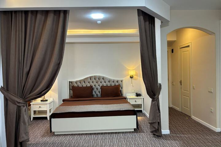 Room 16 of 30
