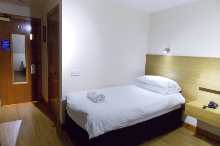 Room 32 of 52