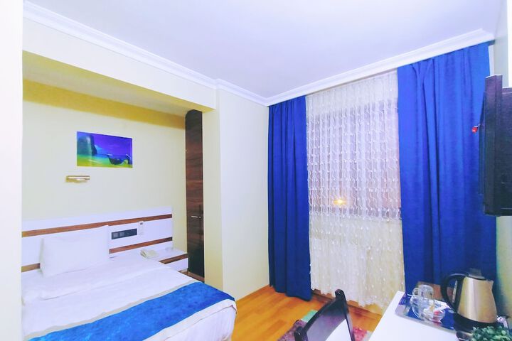 Room 32 of 69