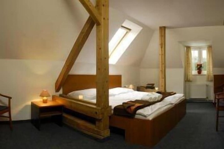 Room 9 of 43