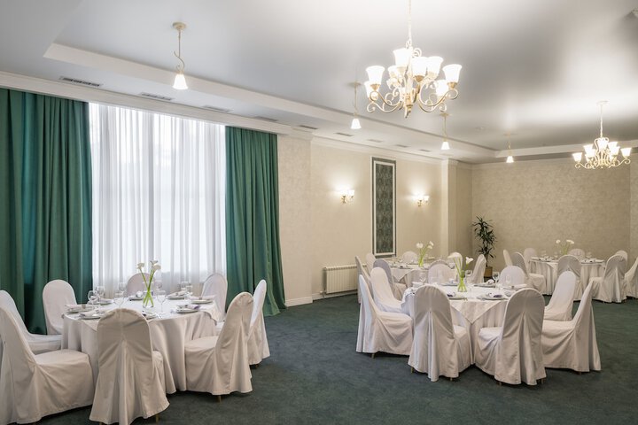 Ballroom/Hall 34 of 52