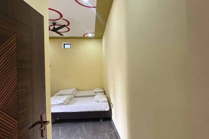 Room 8 of 63