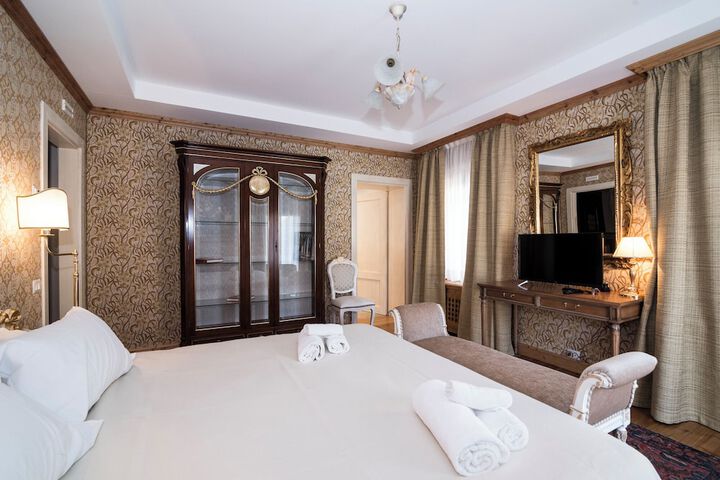 Room 11 of 36