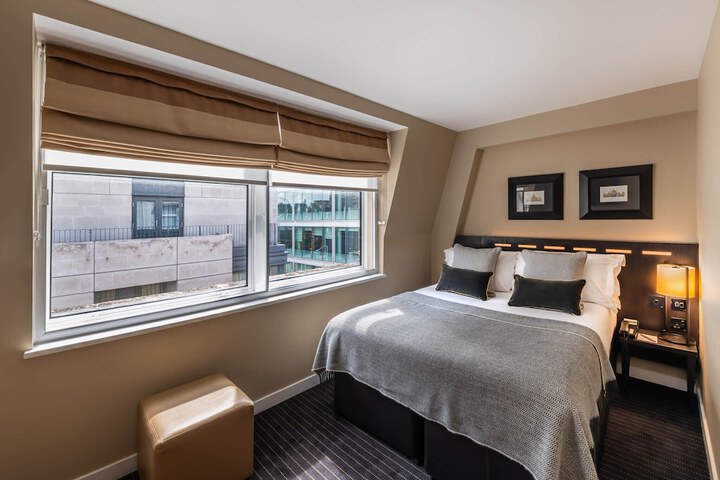 Room 16 of 30