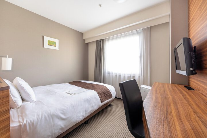 Room 10 of 33