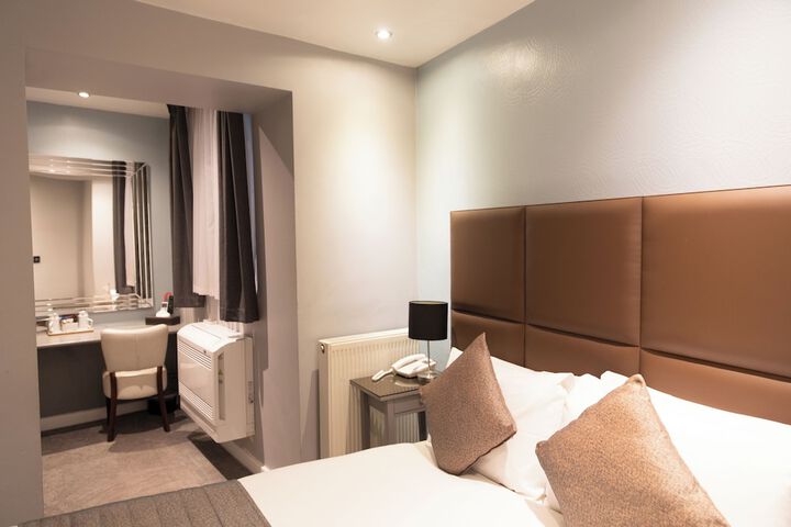 Room 14 of 120