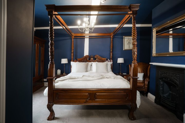 Room 28 of 63