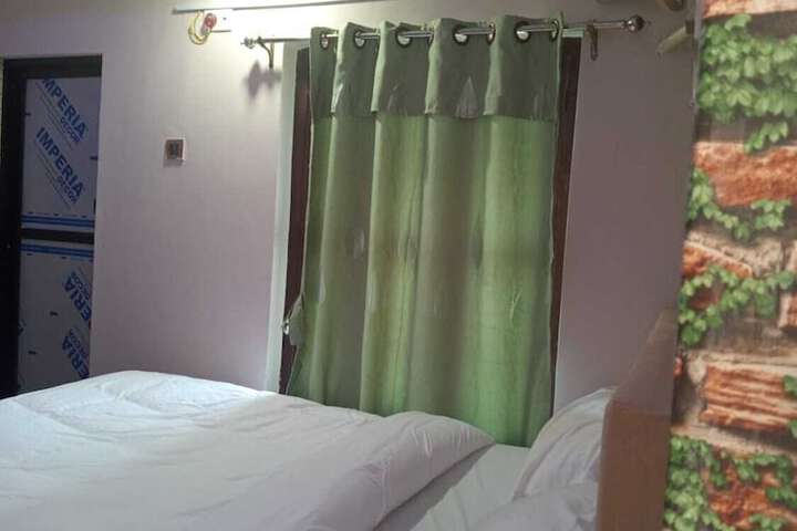 Room 15 of 38
