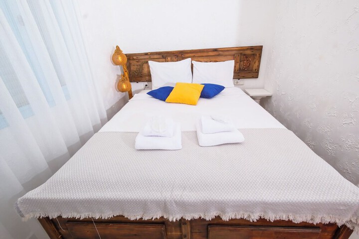 Room 3 of 51
