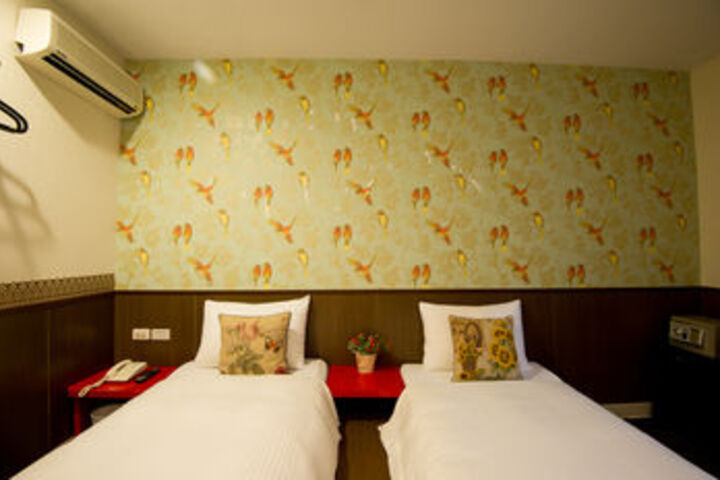 Room 13 of 23