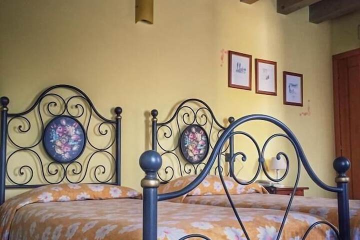 Room 27 of 52