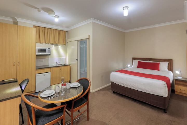 Room 5 of 28