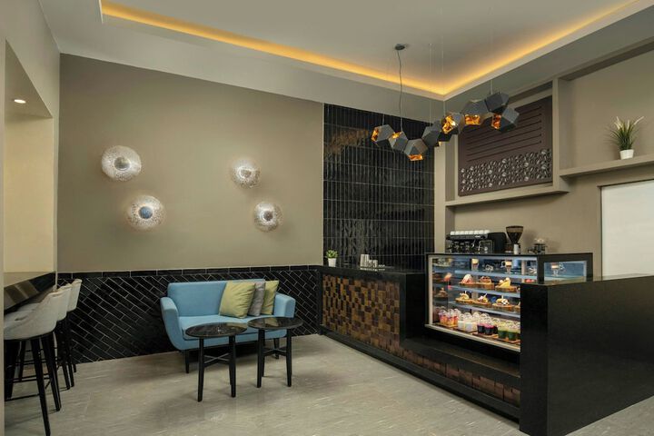 Lounge 79 of 91