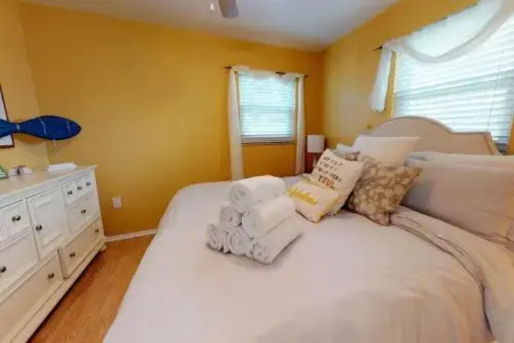 Room 4 of 10