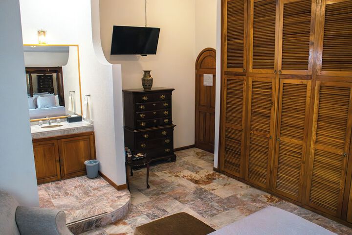 Room 18 of 84