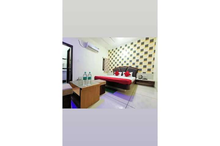 Room 10 of 16
