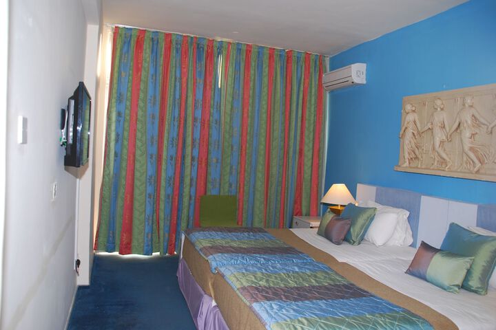 Room 26 of 107
