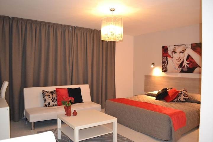 Room 4 of 70