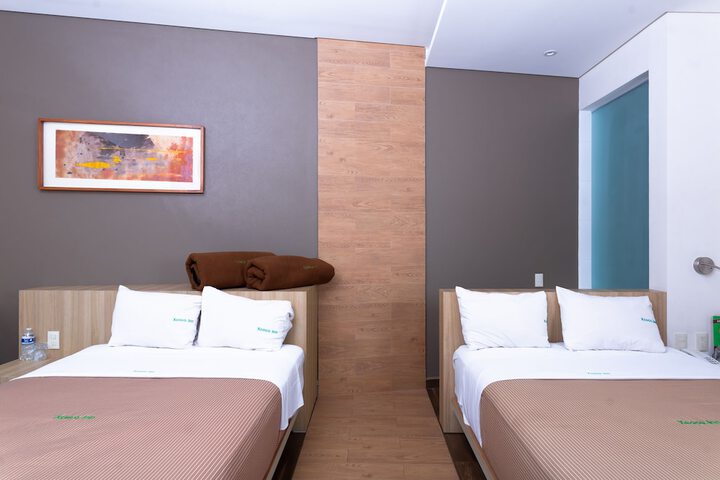 Room 8 of 36