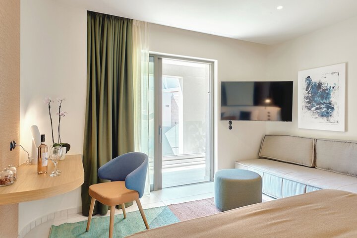 Room 35 of 182