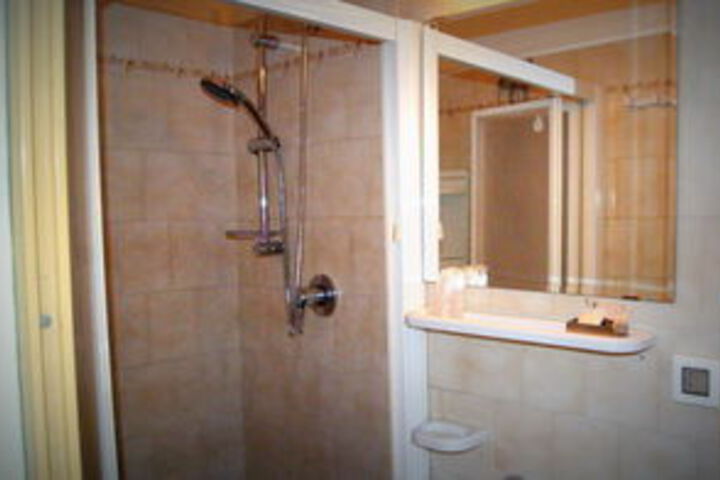 Room 4 of 44