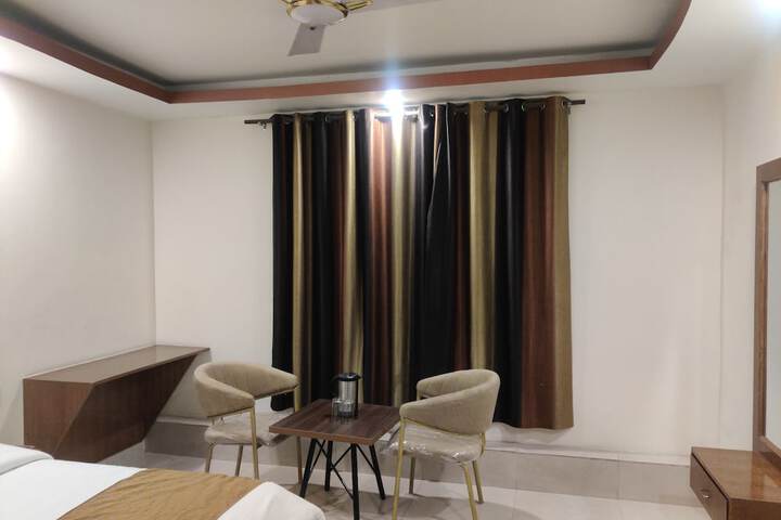 Room 13 of 31
