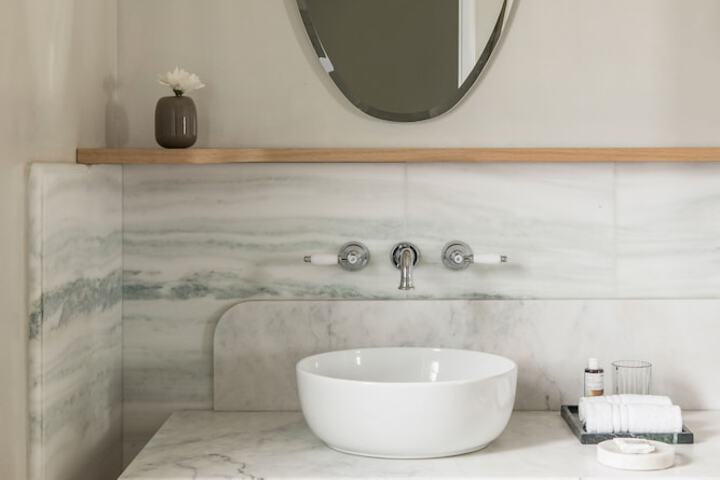 Room 39 of 142