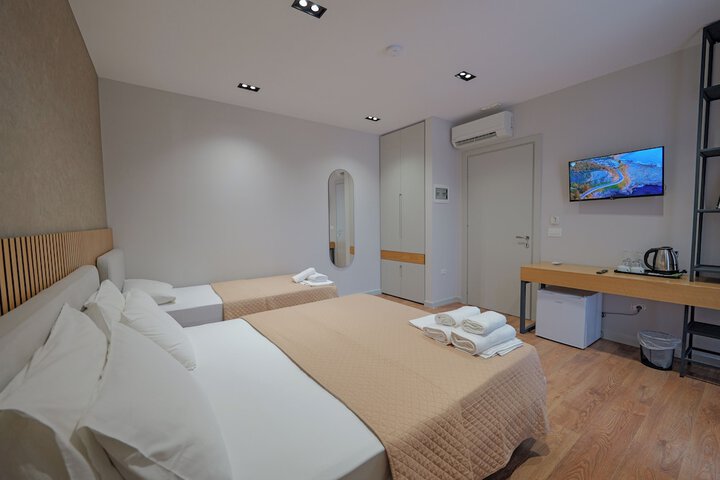 Room 42 of 94
