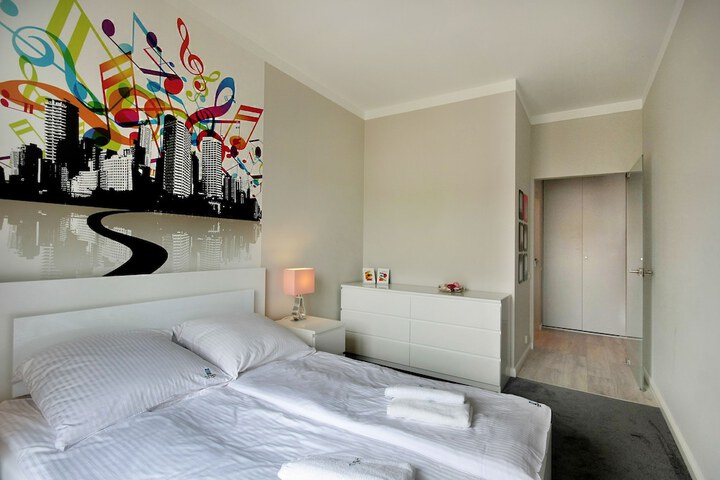 Room 6 of 79
