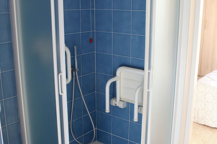 Room 83 of 136