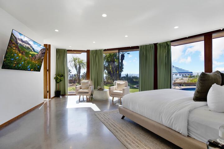 Hotel 52 of 100