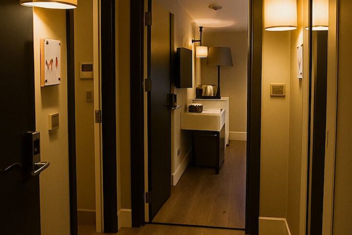 Room 18 of 38