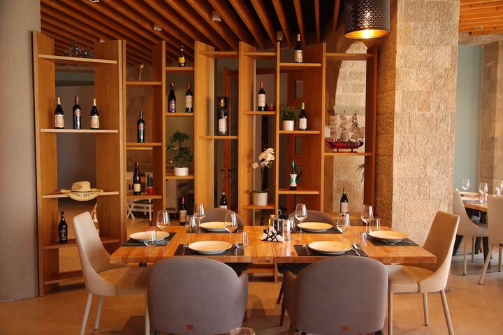 Dining 94 of 107