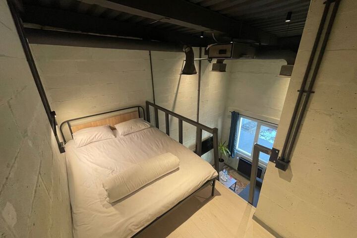 Room 33 of 53