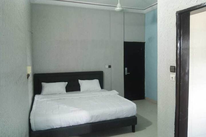 Room 3 of 44