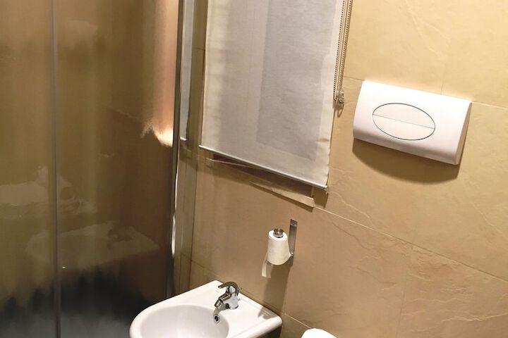 Room 20 of 33