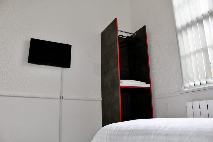Room 10 of 40